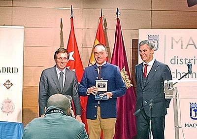 Entrega del Premio a Fernando García Monzón.Ganador del certamen.