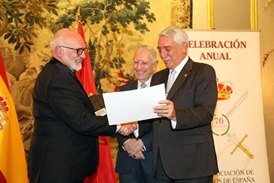 Entrega del Diploma acreditativo